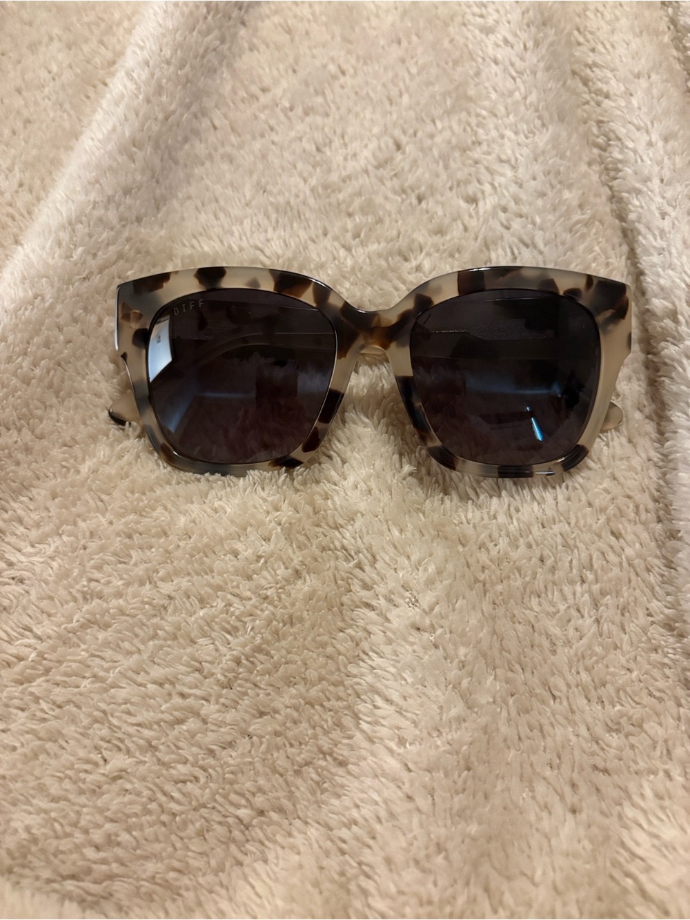 NWOT Diff Bella II Sunglasses - Cream Tortoise Grey Gradient